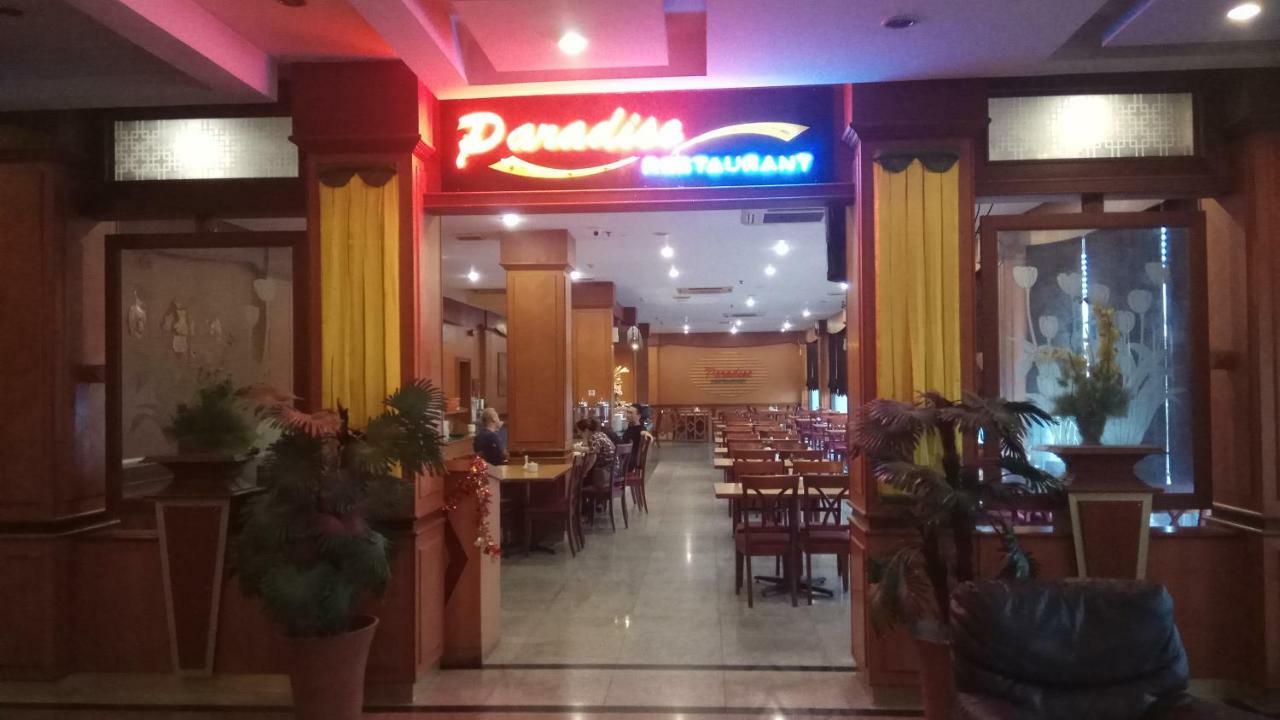 Отель Utama Batam Экстерьер фото