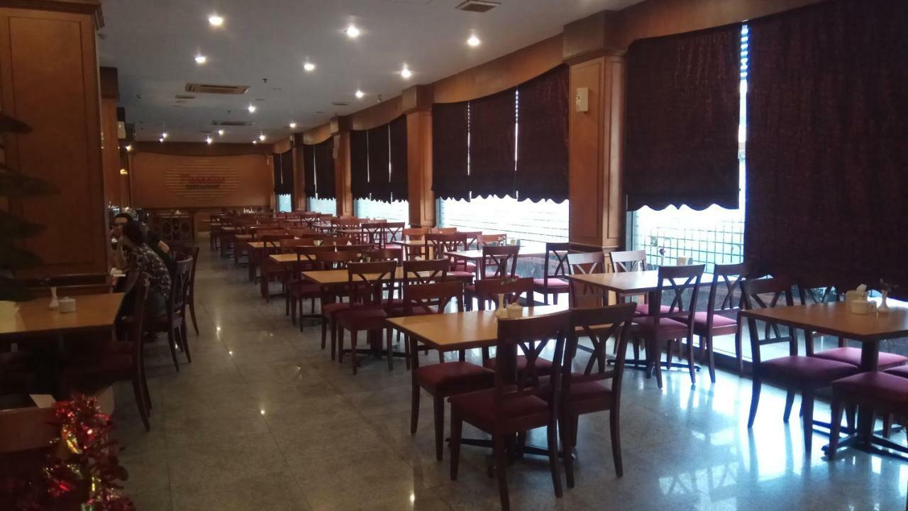 Отель Utama Batam Экстерьер фото
